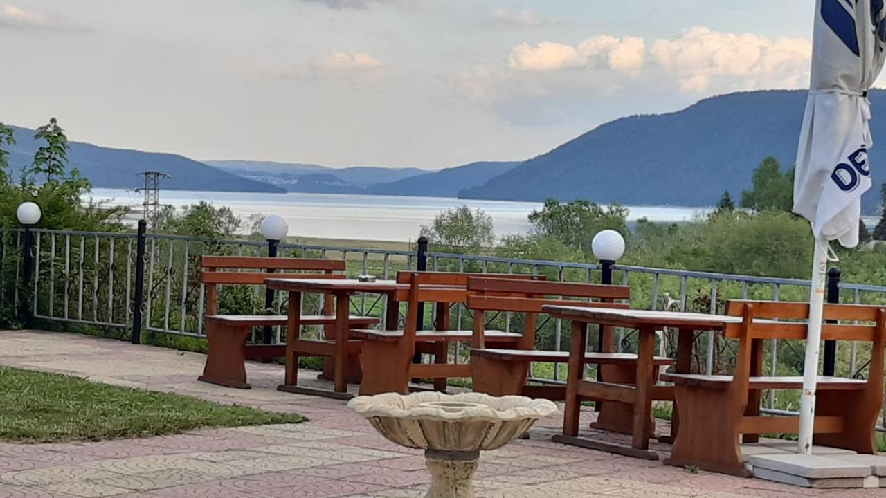 Family Hotel Panorama Sarnitsa Eksteriør billede
